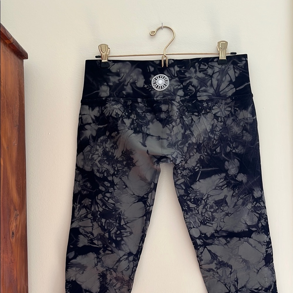 SoulCycle by NUX Tie Dye Black and olive green Leggings